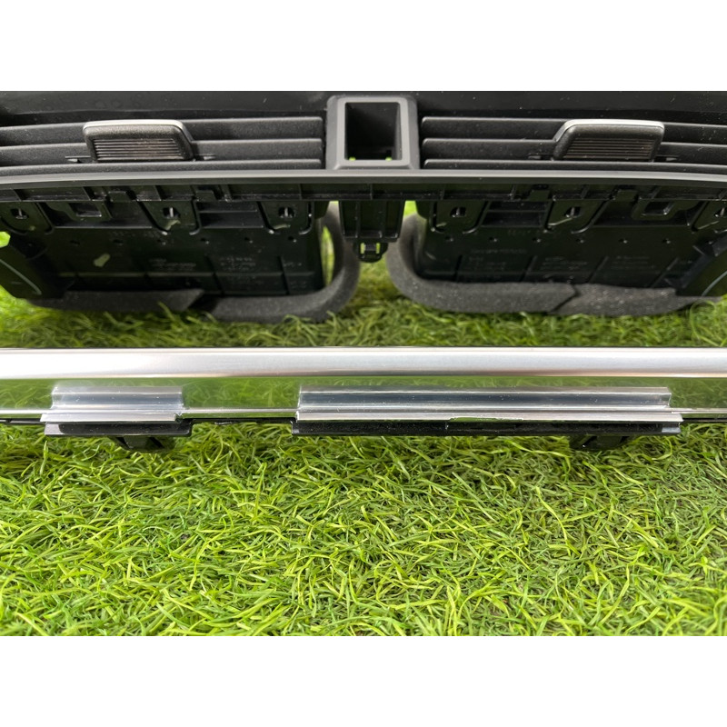 Центральный дефлектор салона (салон) Nissan Rogue T33 2023 1.5 KR15DDT 687506RY3A