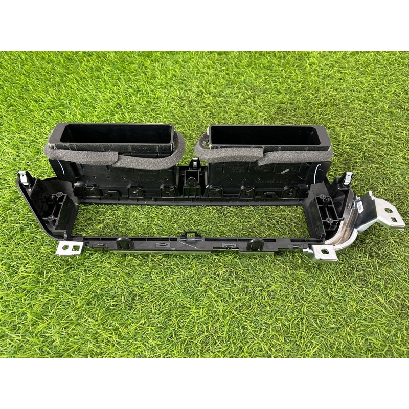 Центральный дефлектор салона (салон) Nissan Rogue T33 2023 1.5 KR15DDT 687506RY3A