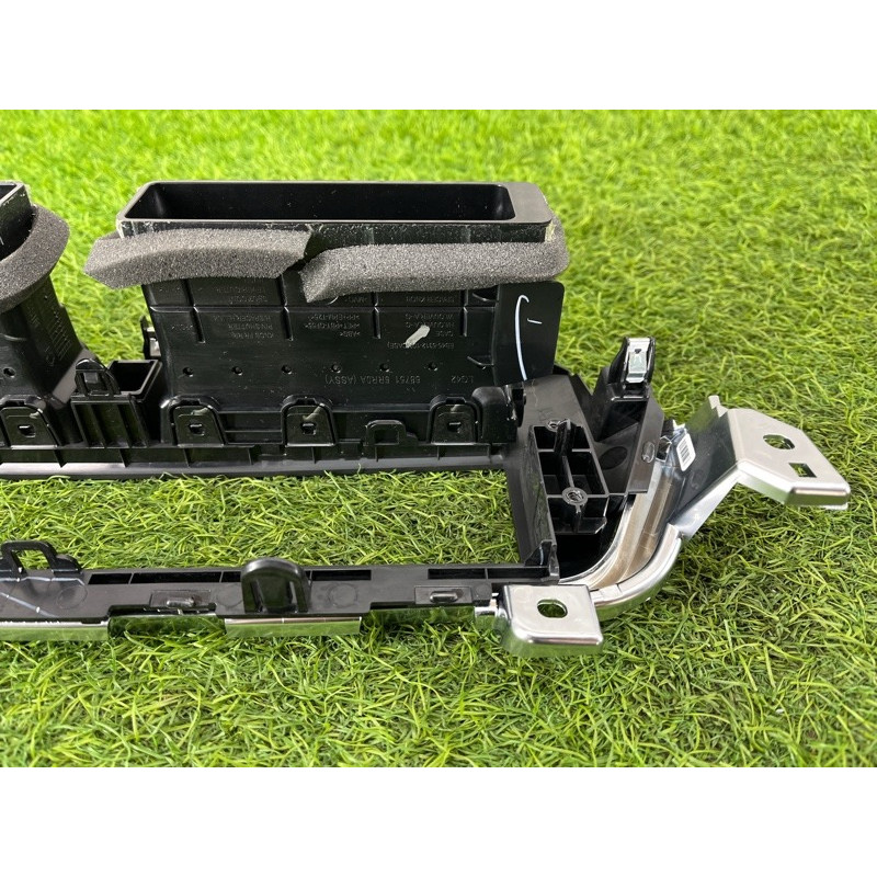 Центральный дефлектор салона (салон) Nissan Rogue T33 2023 1.5 KR15DDT 687506RY3A