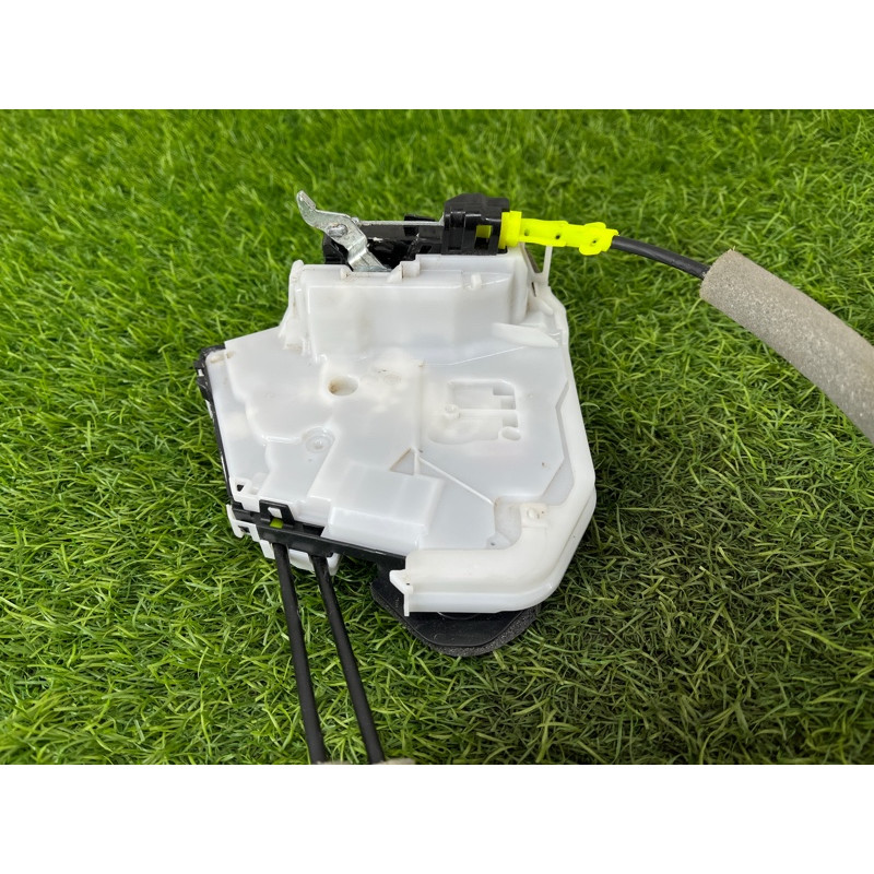 Замок дверей (кузов і елементи) Nissan Rogue T33 2023 1.5 KR15DDT 825006RR0A