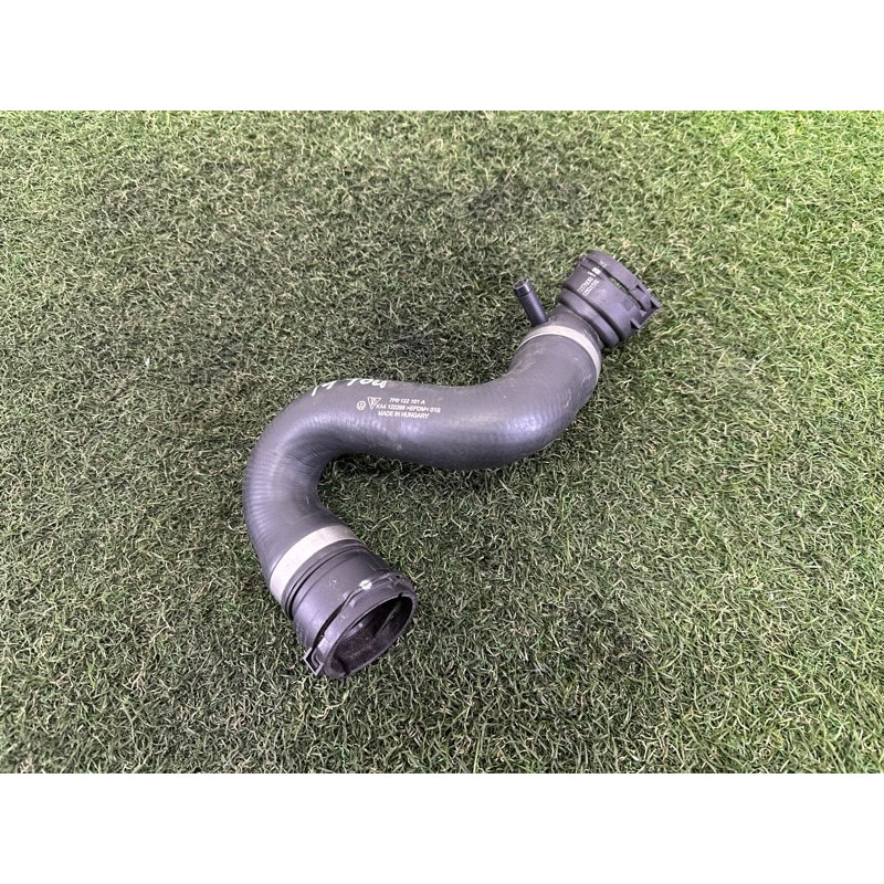 Патрубок (система охлаждения) Volkswagen Touareg NF 2013 3.0 Hybrid 7P0122101A