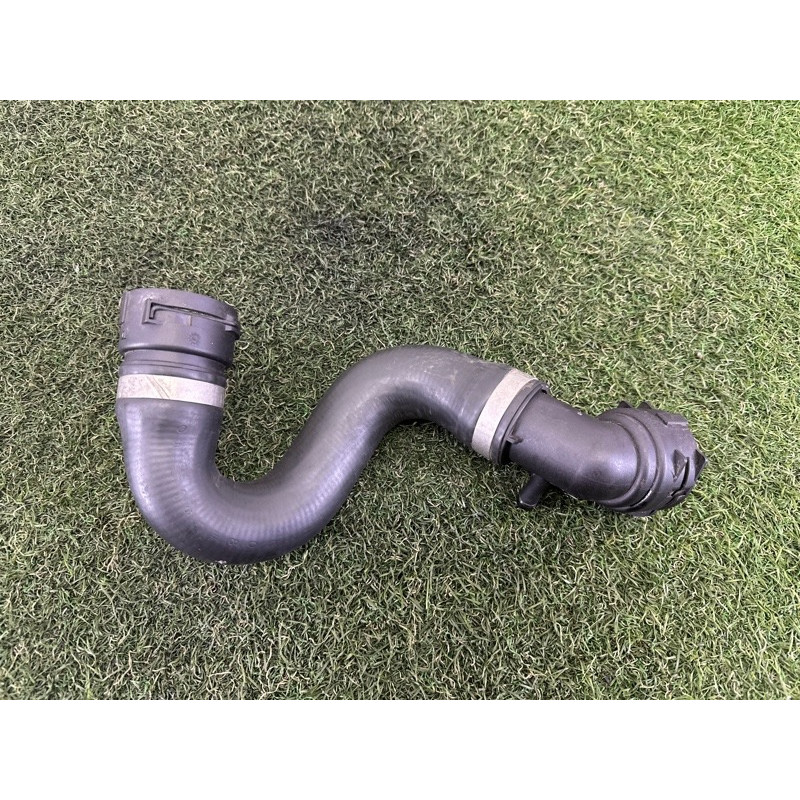 Патрубок (система охлаждения) Volkswagen Touareg NF 2013 3.0 Hybrid 7P0122101A