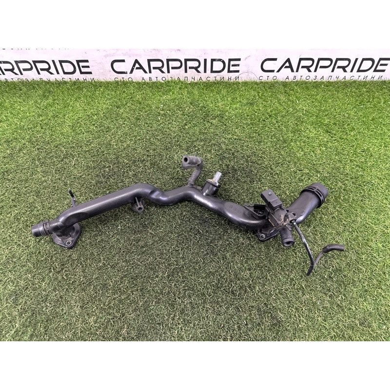 Трубка системи охолодження (система охолодження) Volkswagen Touareg NF 2013 3.0 Hybrid 06E121045BB
