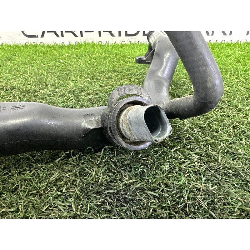 Трубка системи охолодження (система охолодження) Volkswagen Touareg NF 2013 3.0 Hybrid 06E121045BB