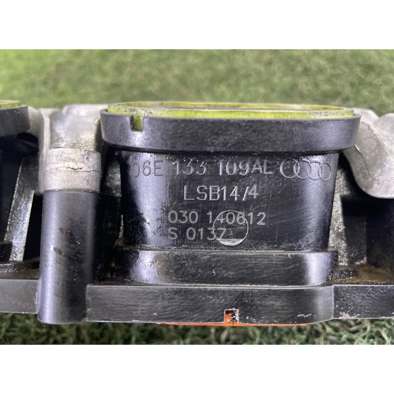 Коллектор впускной (впускная система) Volkswagen Touareg NF 2013 3.0 Hybrid 06E133109AR