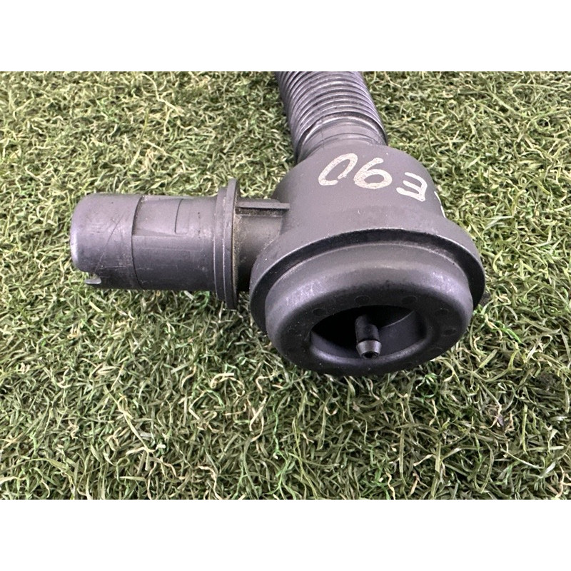 Трубка рецеркуляции воздуха (двигатель и элементы) BMW 3-series E90 2010 3.0 N54 11657556555