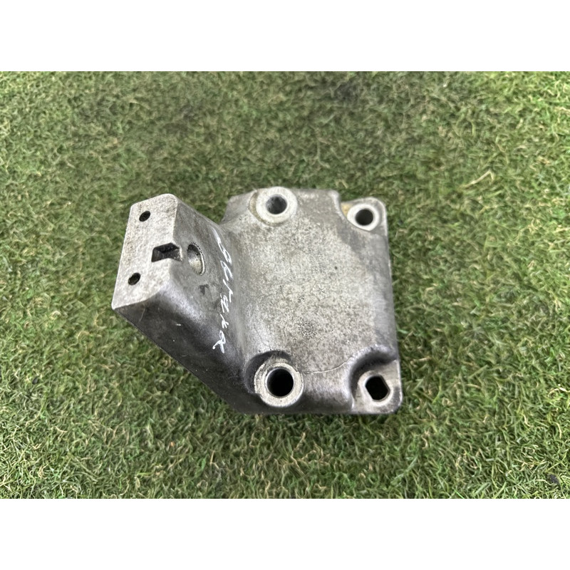 Кронштейн двигателя (кронштейны двигателя) Jeep Grand Cherokee WK2 2014 3.0 Diesel 52124991AC