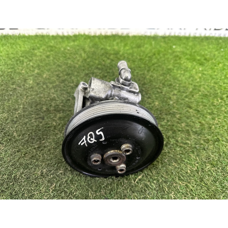 Насос гідропідсилювача керма (рульове керування) AUDI Q5 8R 2010 3.2 CALB 8R0145155T