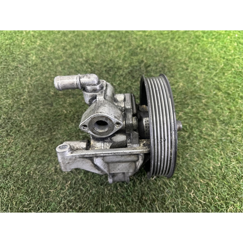 Насос гідропідсилювача керма (рульове керування) AUDI Q5 8R 2010 3.2 CALB 8R0145155T