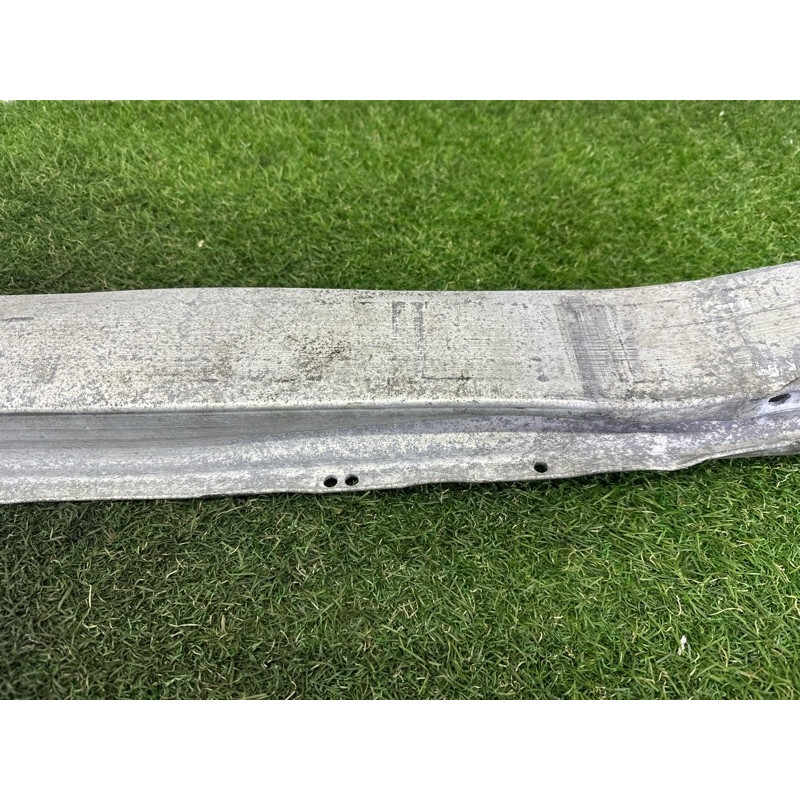 Усилитель бампера (наружные элементы кузова) AUDI A4 B8 2013 2.0 TFSI 8K0807113F