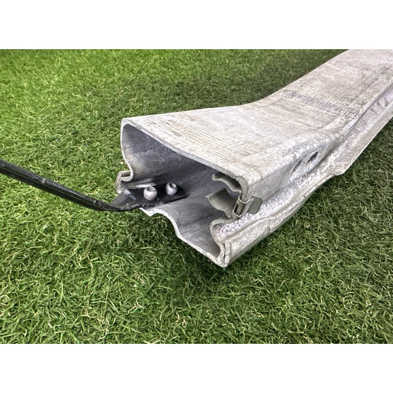 Усилитель бампера (наружные элементы кузова) AUDI A4 B8 2013 2.0 TFSI 8K0807113F