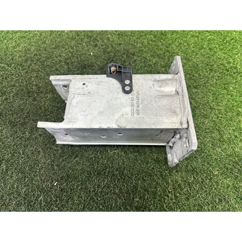 Кронштейн усилителя бампера (стекла и зеркала) AUDI A4 B8 2013 2.0 TFSI 8K0807134D