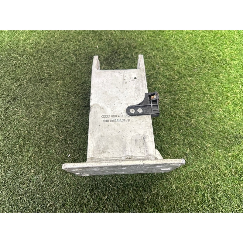 Кронштейн усилителя бампера (стекла и зеркала) AUDI A4 B8 2013 2.0 TFSI 8K0807134D