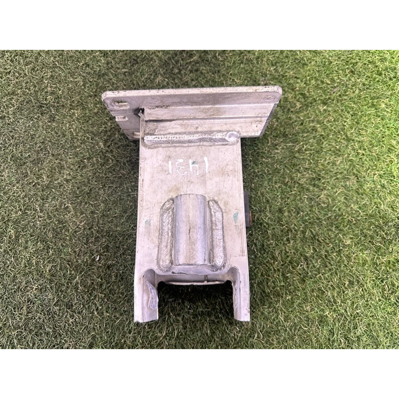 Кронштейн усилителя бампера (стекла и зеркала) AUDI A4 B8 2013 2.0 TFSI 8K0807134D