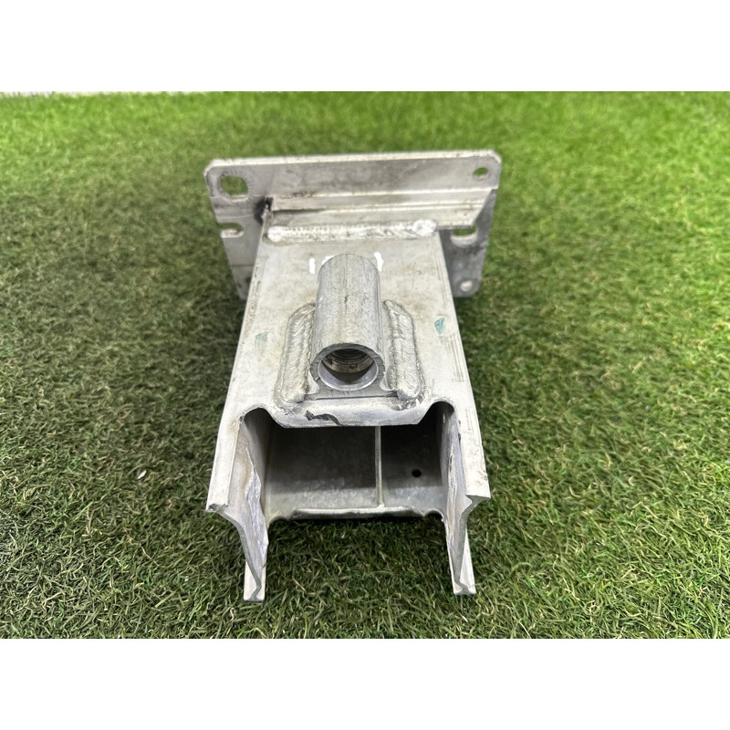 Кронштейн усилителя бампера (стекла и зеркала) AUDI A4 B8 2013 2.0 TFSI 8K0807134D