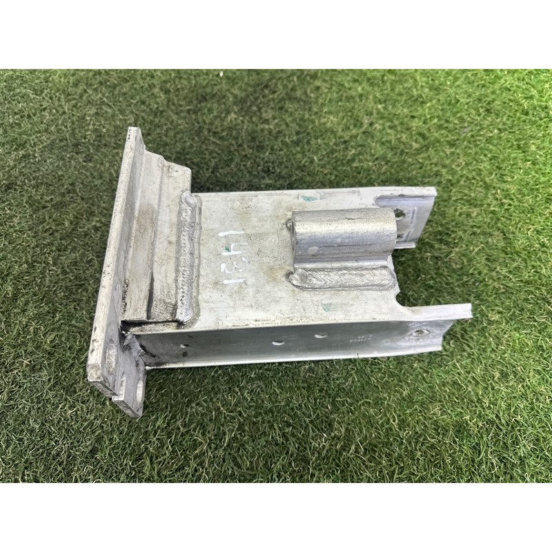 Кронштейн усилителя бампера (стекла и зеркала) AUDI A4 B8 2013 2.0 TFSI 8K0807134D