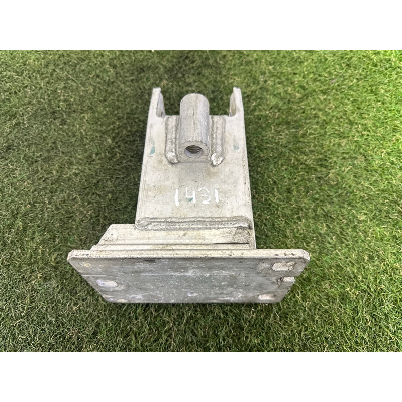 Кронштейн усилителя бампера (стекла и зеркала) AUDI A4 B8 2013 2.0 TFSI 8K0807134D