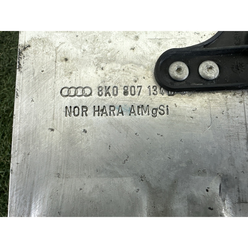 Кронштейн усилителя бампера (стекла и зеркала) AUDI A4 B8 2013 2.0 TFSI 8K0807134D