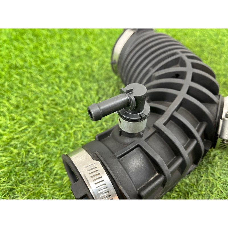 Патрубок воздушного фильтра (впускная система) Nissan Rogue T33 2023 1.5 KR15DDT 165786RC1B