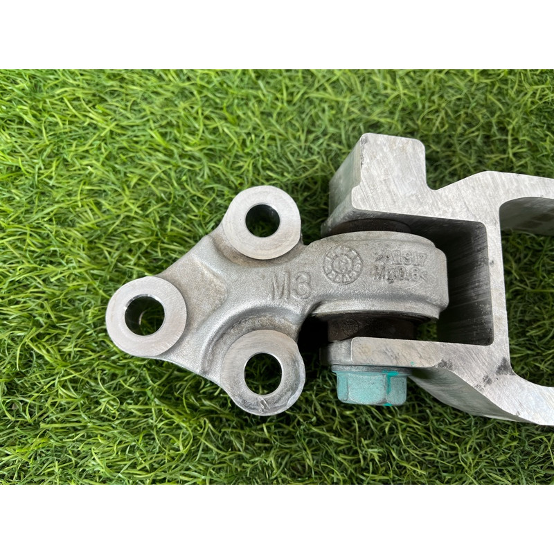 Кронштейн подушки двигателя (кронштейны двигателя) Nissan Rogue T33 2023 1.5 KR15DDT 113326RC0A