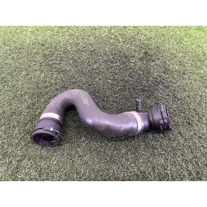 Патрубок (система охлаждения) Volkswagen Touareg NF 2012 3.0 Hybrid CGFA 7P0122101A