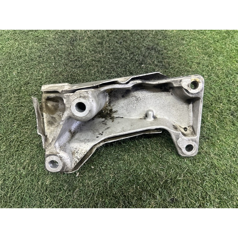 Кронштейн подушки двигателя (кронштейны двигателя) BMW 7-series F01 2011 3.0 N54 22116777606