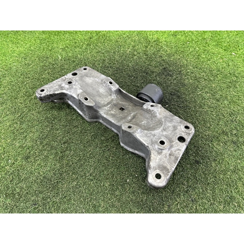 Траверса (трансмиссия) BMW 7-series F01 2011 3.0 N54 22326775907