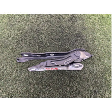 Петля капота