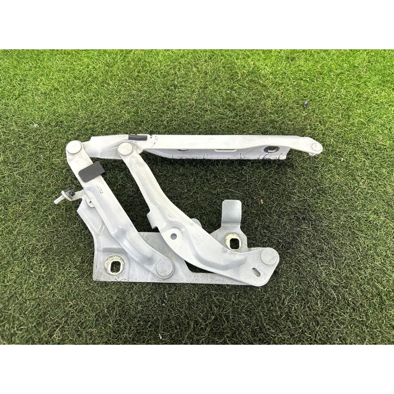 Петля капота (кузов і елементи) AUDI Q5 FY 2018 2.0 DAYB 80A823302C