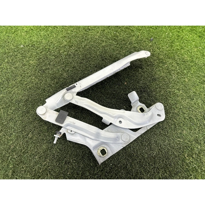 Петля капота (кузов і елементи) AUDI Q5 FY 2018 2.0 DAYB 80A823302C