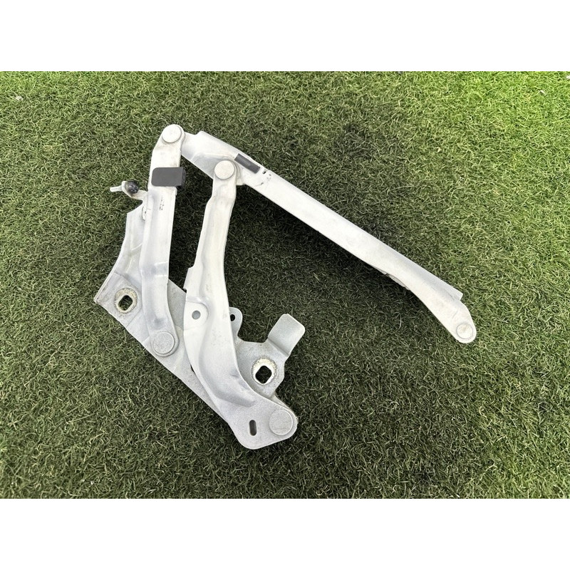 Петля капота (кузов і елементи) AUDI Q5 FY 2018 2.0 DAYB 80A823302C