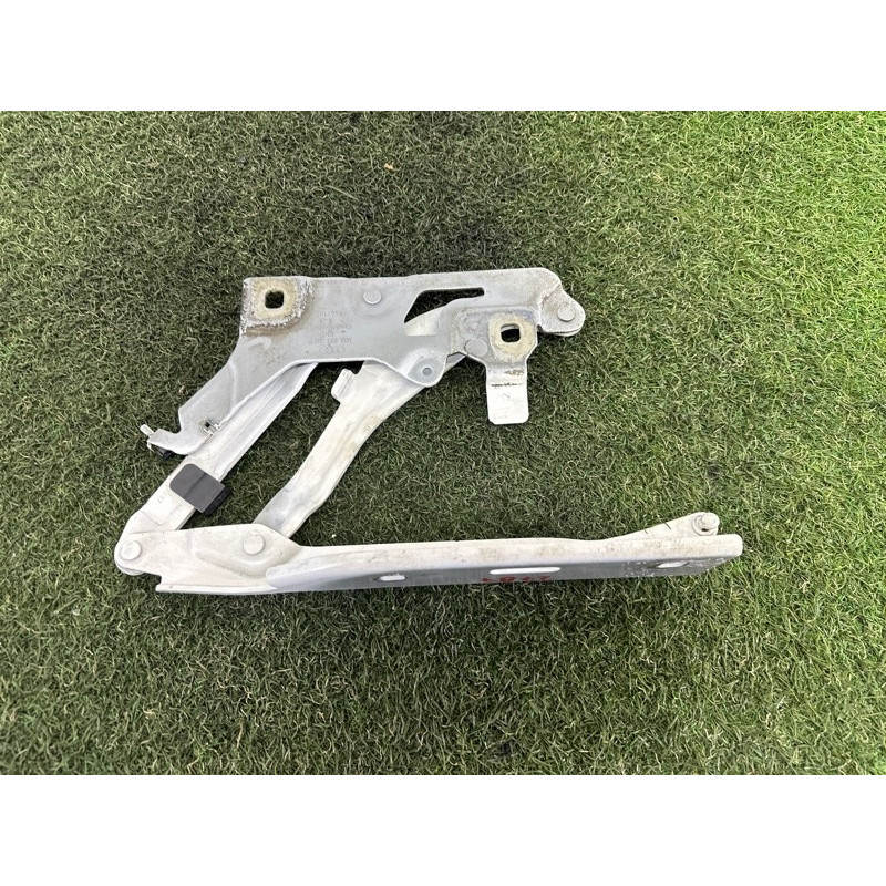 Петля капота (кузов і елементи) AUDI Q5 FY 2018 2.0 DAYB 80A823302C