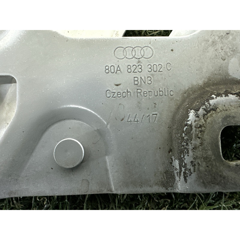 Петля капота (кузов і елементи) AUDI Q5 FY 2018 2.0 DAYB 80A823302C