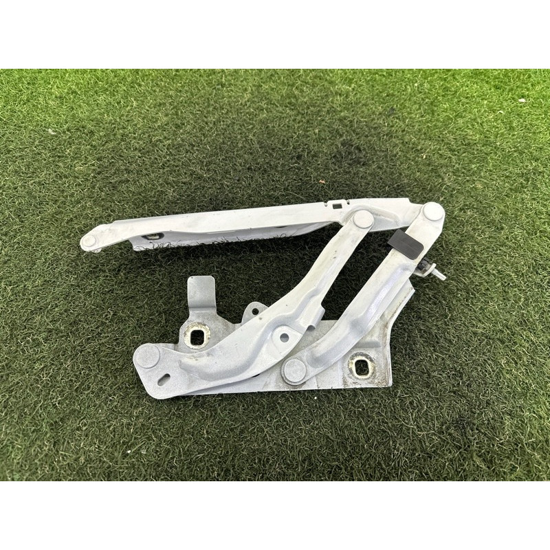 Петля капота (кузов і елементи) AUDI Q5 FY 2018 2.0 DAYB 80A823301C