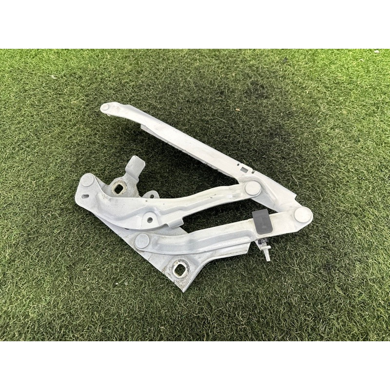 Петля капота (кузов і елементи) AUDI Q5 FY 2018 2.0 DAYB 80A823301C