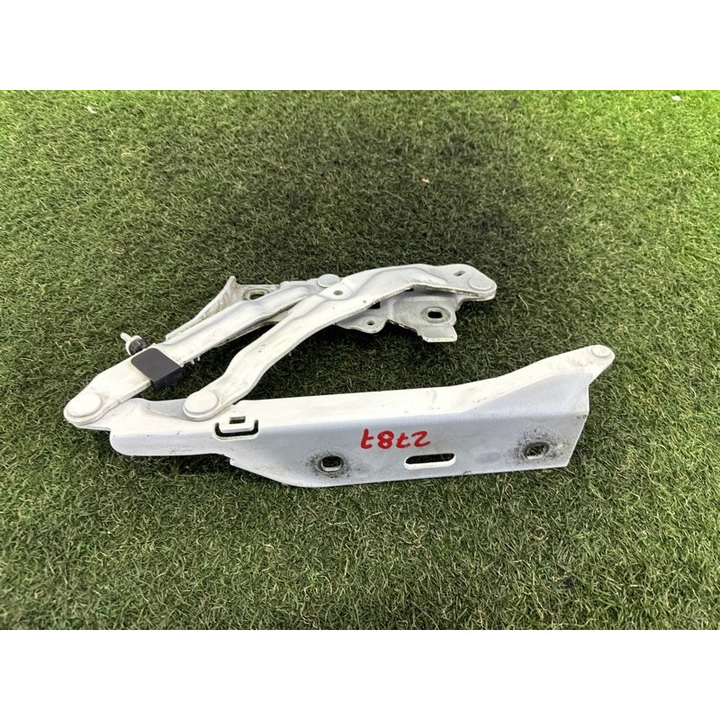 Петля капота (кузов і елементи) AUDI Q5 FY 2018 2.0 DAYB 80A823301C