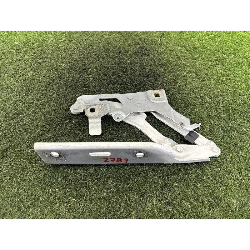 Петля капота (кузов і елементи) AUDI Q5 FY 2018 2.0 DAYB 80A823301C