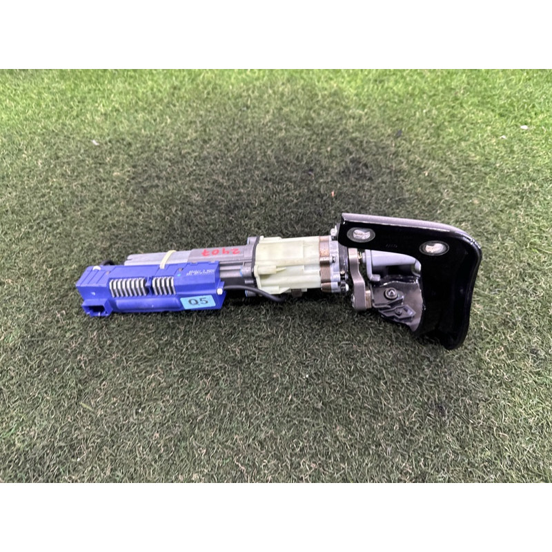 Привод двери багажника (электрика) AUDI Q5 8R 2010 3.2 CALB 8R0827852B