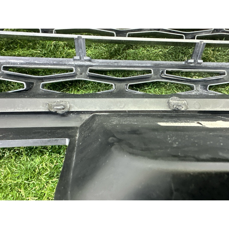 Решітка радіатора (наружные элементы кузова) LAND ROVER RANGE ROVER Sport L494 2016 3.0 Diesel LR054766