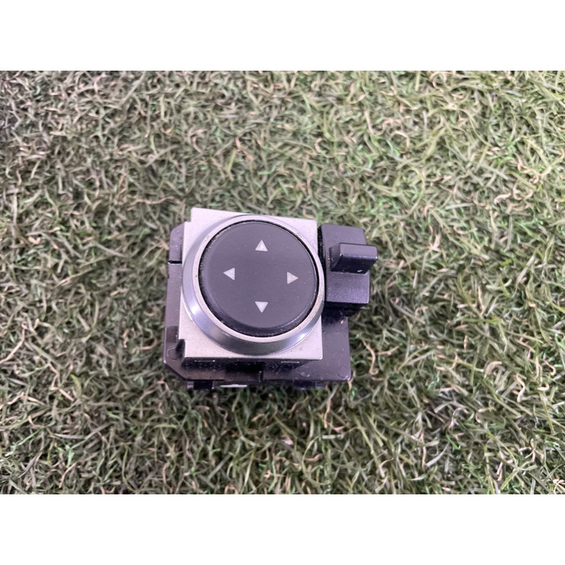 Кнопка регулировки зеркала (электрика / кнопки) KIA Soul 3 2022 2.0 93530K0000