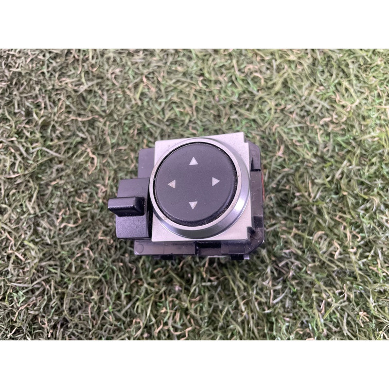 Кнопка регулировки зеркала (электрика / кнопки) KIA Soul 3 2022 2.0 93530K0000