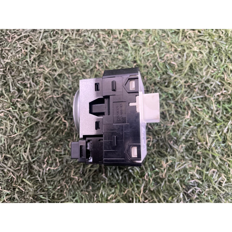 Кнопка регулировки зеркала (электрика / кнопки) KIA Soul 3 2022 2.0 93530K0000