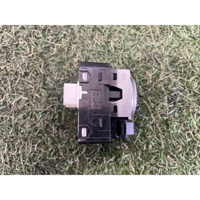 Кнопка регулировки зеркала (электрика / кнопки) KIA Soul 3 2022 2.0 93530K0000