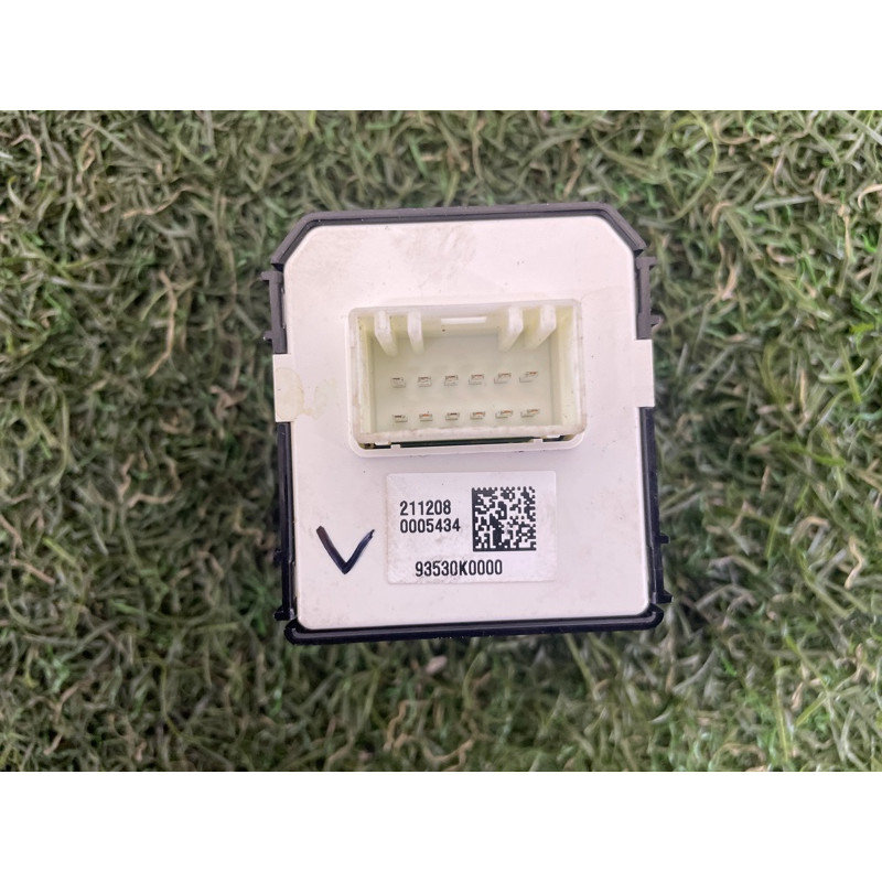 Кнопка регулировки зеркала (электрика / кнопки) KIA Soul 3 2022 2.0 93530K0000