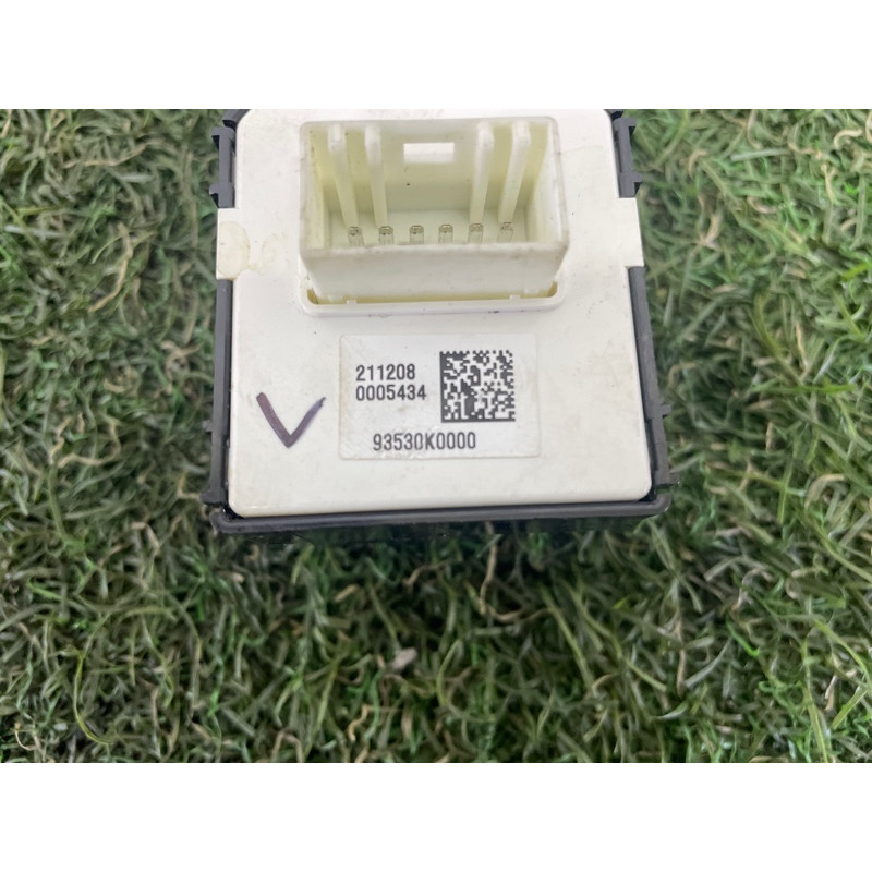 Кнопка регулировки зеркала (электрика / кнопки) KIA Soul 3 2022 2.0 93530K0000