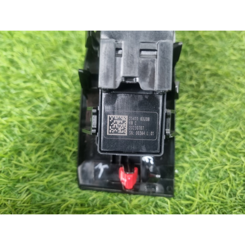 Кнопка стеклоподъемника (электрика / кнопки) Nissan Rogue T33 2023 1.5 KR15DDT 254116XJ0B