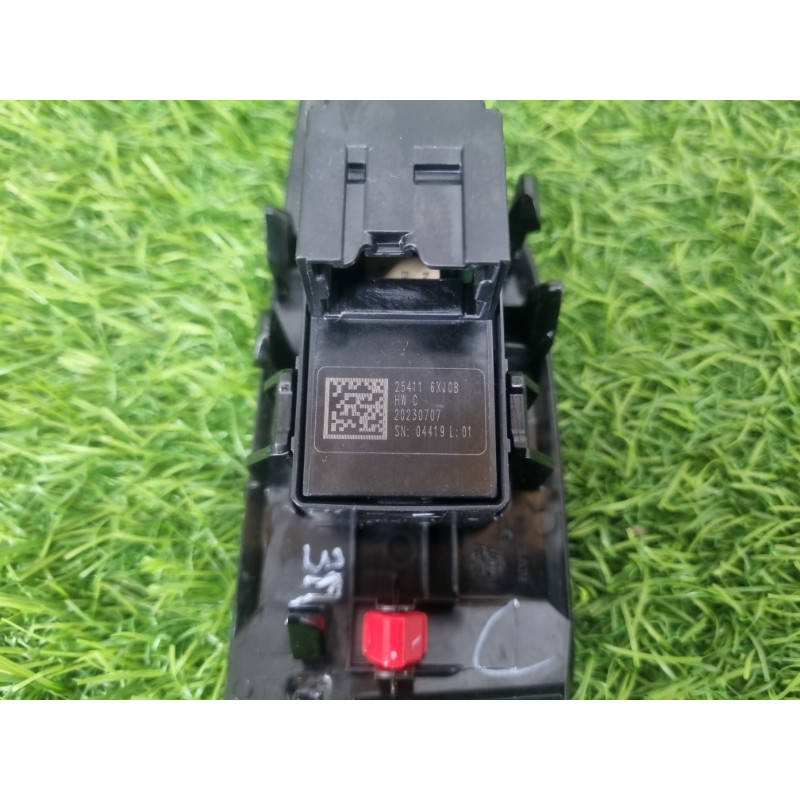 Кнопка стеклоподъемника (электрика / кнопки) Nissan Rogue T33 2023 1.5 KR15DDT 254116XJ0B