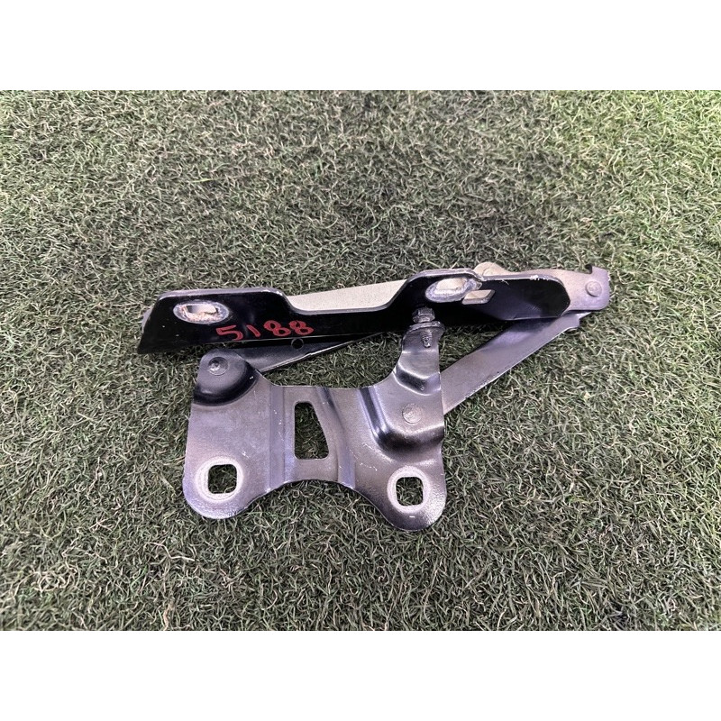 Петля капота (кузов и элементы) LAND ROVER RANGE ROVER Sport L494 2016 3.0 Diesel LR088985