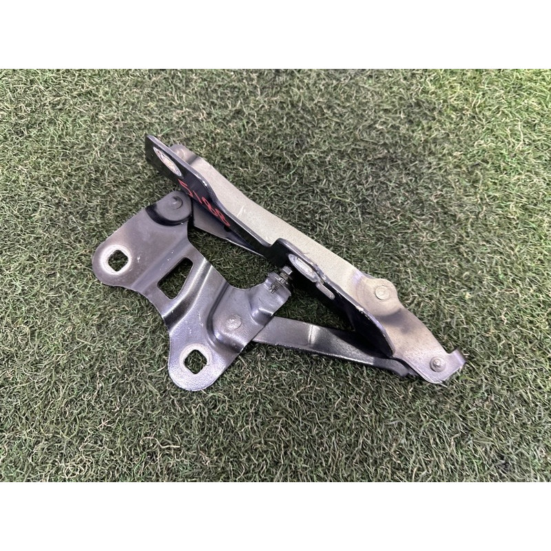 Петля капота (кузов и элементы) LAND ROVER RANGE ROVER Sport L494 2016 3.0 Diesel LR088985