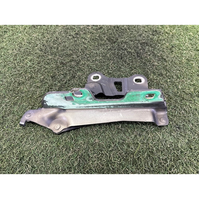 Петля капота (кузов и элементы) LAND ROVER RANGE ROVER Sport L494 2016 3.0 Diesel LR088985